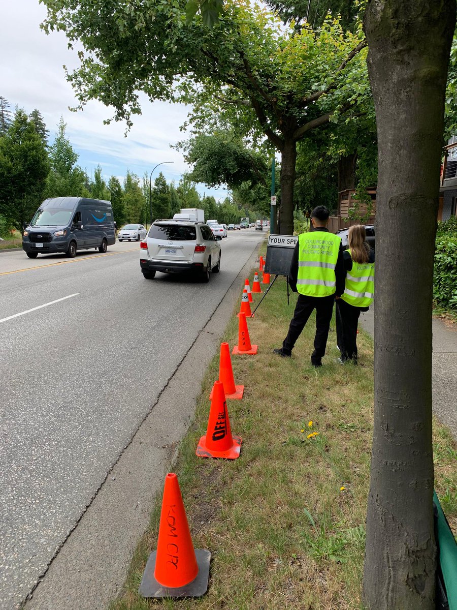 CollingwoodcpcC's tweet photo. @CollingwoodCPC 
1st #Patrol for Wednesday July 2nd,
our 2 new #volunteers
&amp; VC TJ set up @icbc 
Speed Watch on a busy
street, reminding drivers that there is
#NoNeedToSpeed.

Our #Team spent 2hr checking the speed of small &amp; large vehicles.
#KeepingItSafe for our
#Community. https://t.co/kFlXleiOrR
