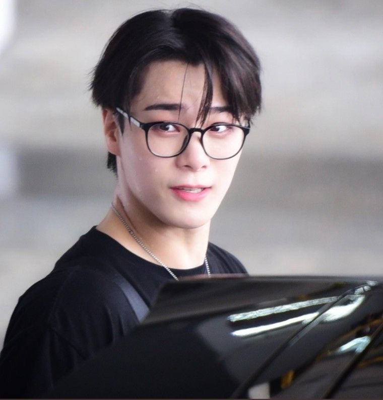 moonbin archive™️ tweet media