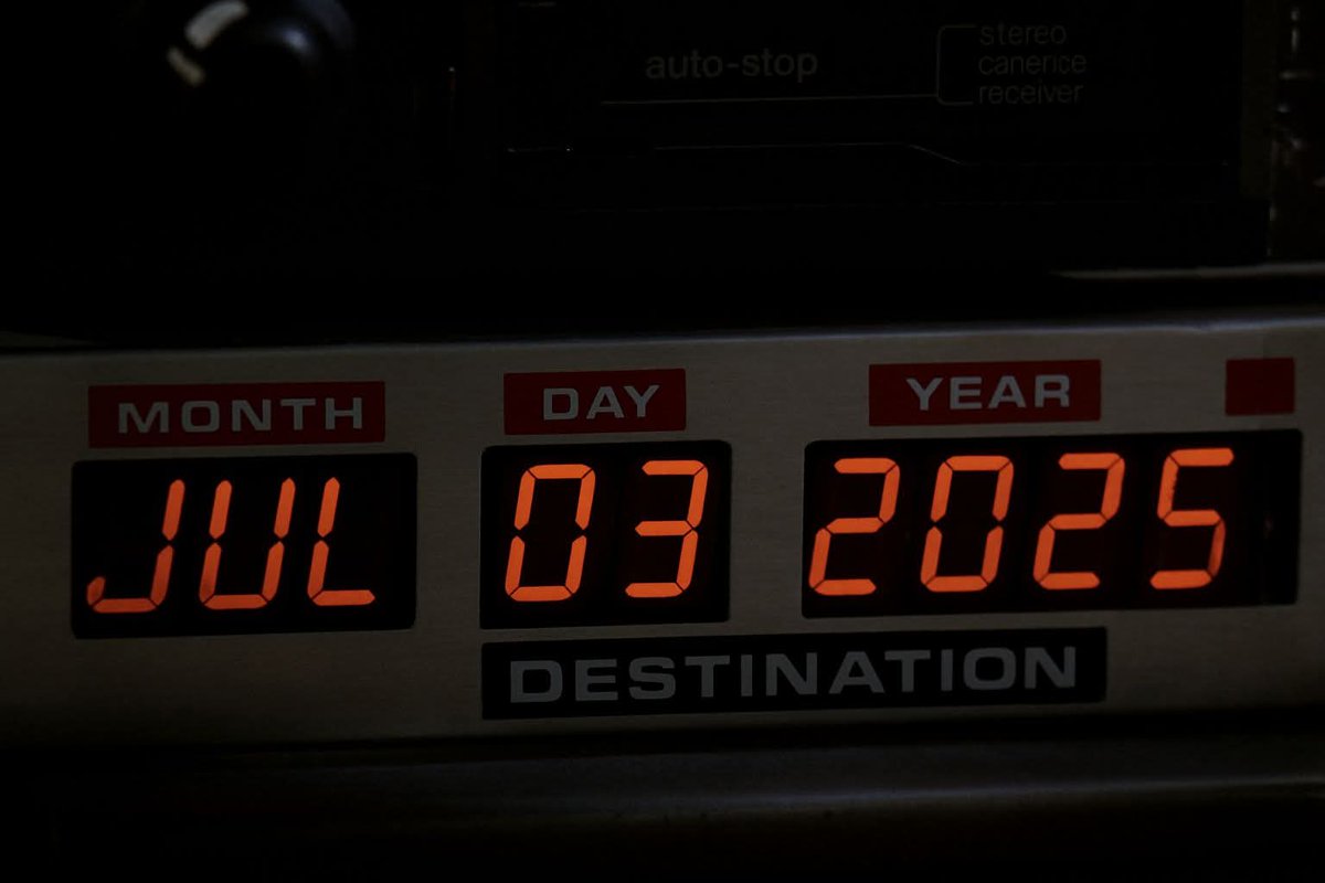 breenypops's tweet photo. We are officially in the future. Marty fixed it.
#MichaelJFox https://t.co/AZuAg69w4c