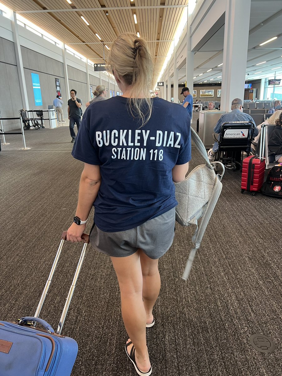 divadiaz118's tweet image. ME BEING ANNOYING AT THE AIRPORT