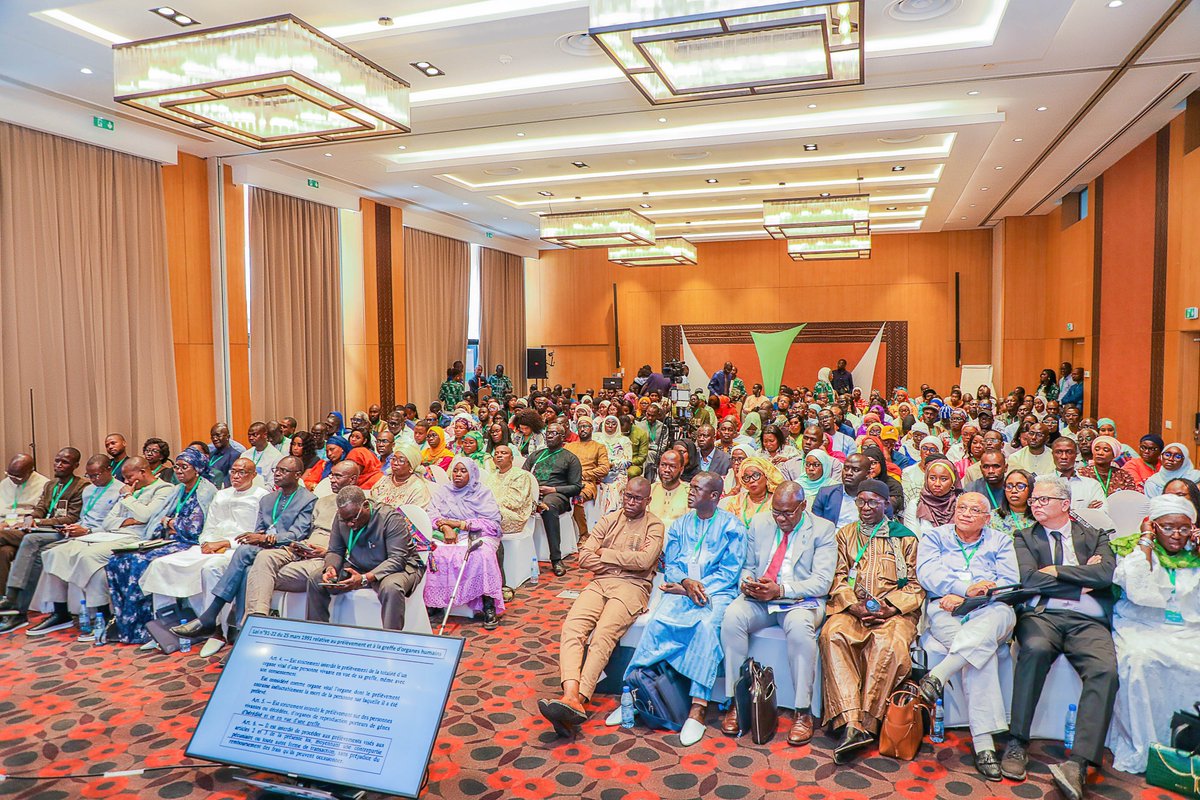 PasteurDakar's tweet image. Ouverture des 6e Journées Scientifiques du HOGIP à Dakar sur le thème : Souveraineté sanitaire – Enjeux et perspectives.
🔬 Conférence inaugurale par Dr Ibrahima Socé Fall, DG @PasteurDakar.
👏 Hommage au Pr Serigne Maguèye Gueye.
#HOGIP2025 #SantéPourTous #OneHealth #MSAS