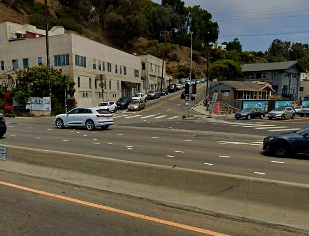 FreewaysLA's tweet image. c. 1930, c. 1950 & 2022 - Facing NE across Coast Hwy (then US-101 Alt, now PCH CA-1) at Chautauqua Blvd/Channel Rd in Santa Monica (Ernest Marquez Collection & Google Street View).