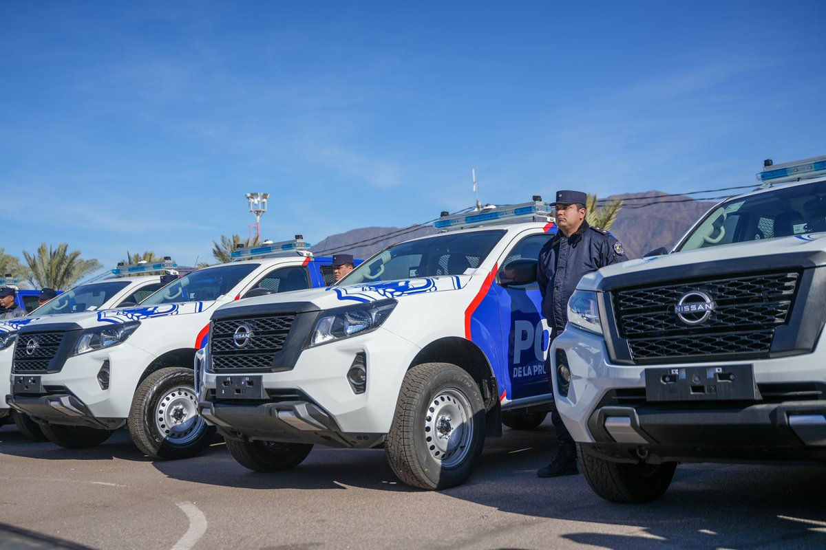 amolinalarioja's tweet photo. Más de 430 nuevos agentes se suman a nuestras fuerzas de SEGURIDAD. Frente a la situación de incertidumbre nacional, nuestro gobernador @QuintelaRicardo sigue apostando a la formación de nuestros agentes, invirtiendo en equipamiento y equipos móviles que optimizan su trabajo. https://t.co/1G5FDoFEA4