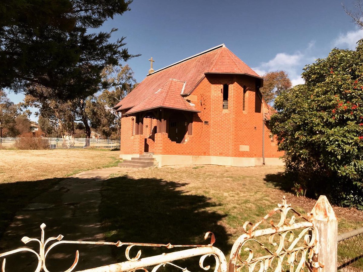 PBS_NSW's tweet image. Happy #FourthofJuly! By which, of course, I refer to the feast of the Translation of St Martin of Tours, the date his remains were moved (478) on the anniversary of his consecration (370) to the great basilica in Tours. The photo is of St Martin’s Church in Perthville (NSW).
