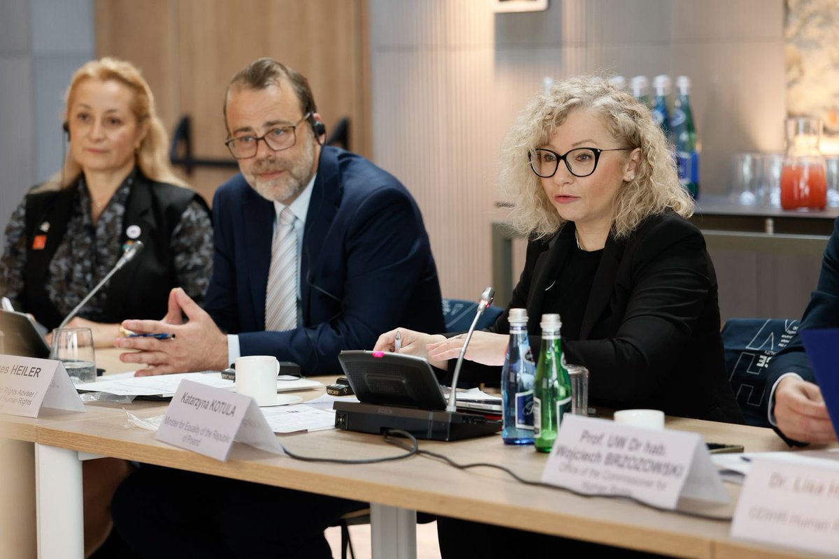 KotulaKat's tweet image. Wczoraj i dziś z inicjatywy @osce_odihr odbyło się szkolenie wokół tematu bezpieczeństwa i równości płci. Przedstawicielki i przedstawiciele policji, wojska, straży granicznej, administracji rządowej, spotkali się na dwa dni, by dzielić doświadczeniem, porozmawiać o wyzwaniach…