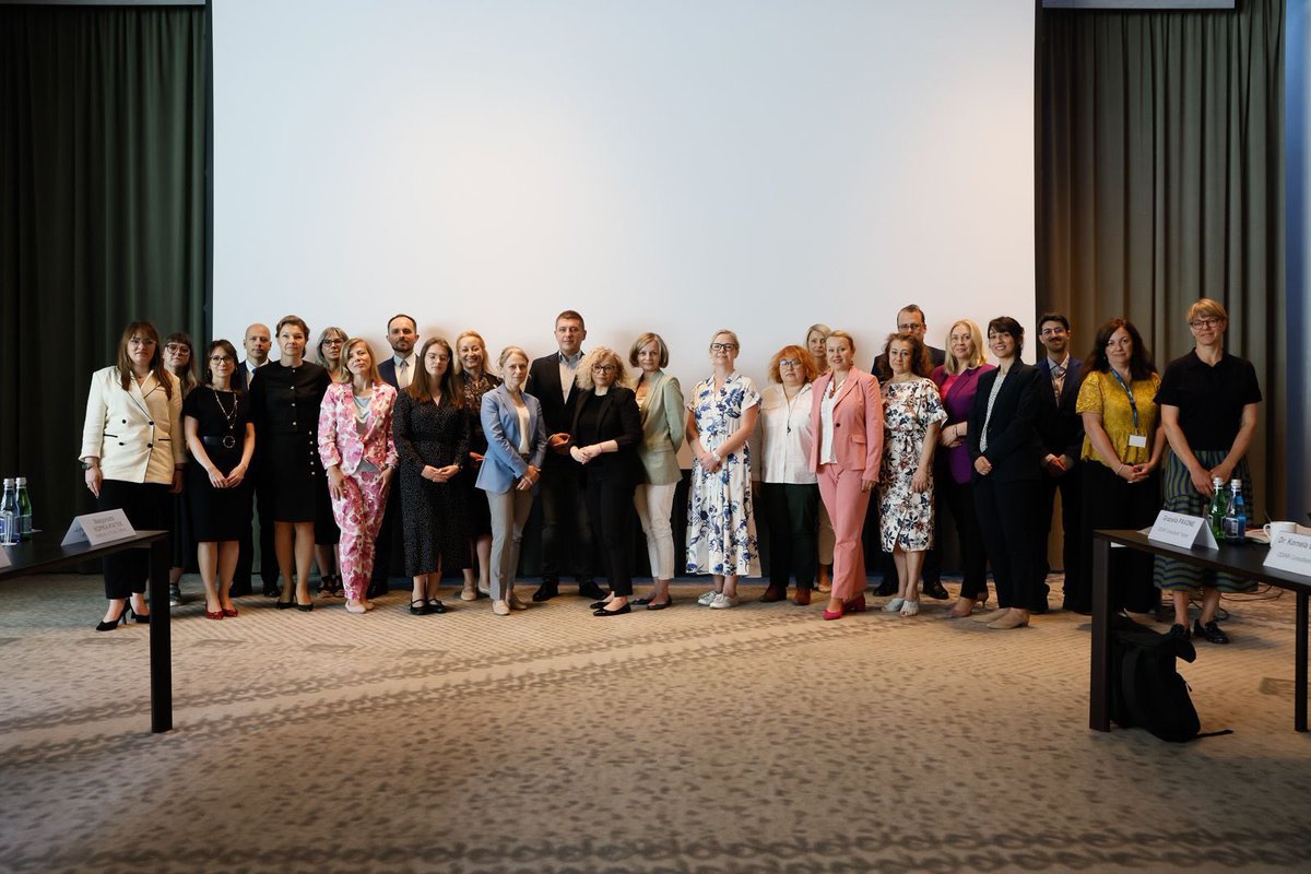 KotulaKat's tweet image. Wczoraj i dziś z inicjatywy @osce_odihr odbyło się szkolenie wokół tematu bezpieczeństwa i równości płci. Przedstawicielki i przedstawiciele policji, wojska, straży granicznej, administracji rządowej, spotkali się na dwa dni, by dzielić doświadczeniem, porozmawiać o wyzwaniach…