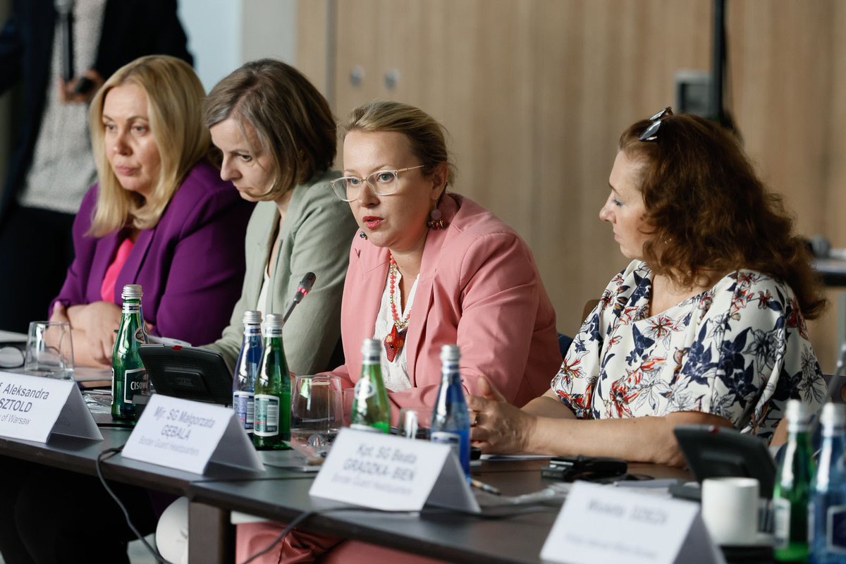 KotulaKat's tweet image. Wczoraj i dziś z inicjatywy @osce_odihr odbyło się szkolenie wokół tematu bezpieczeństwa i równości płci. Przedstawicielki i przedstawiciele policji, wojska, straży granicznej, administracji rządowej, spotkali się na dwa dni, by dzielić doświadczeniem, porozmawiać o wyzwaniach…