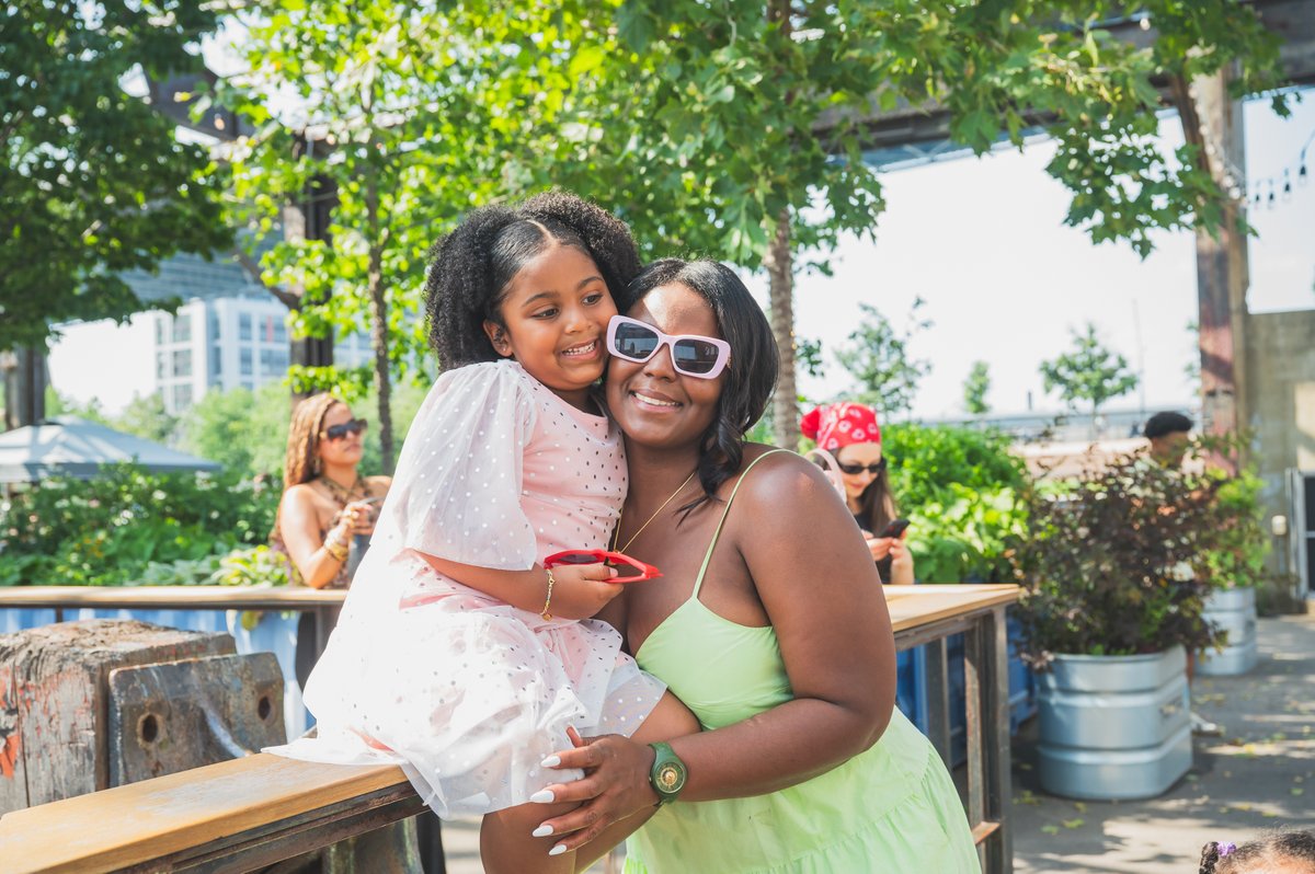 DelRiverWfront's tweet image. From fireworks to flea markets to funky dance moves, Independence Weekend on the Waterfront delivered! Thanks for making it a weekend to remember.  

Reminder: All Waterfront parks close at 5 PM on July 4.

bit.ly/3bbYSTp

#MyPhillyWaterfront #JulyFourthPhilly