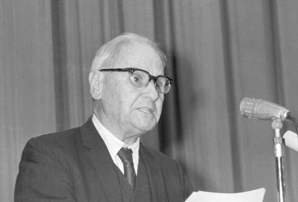 40 años sin Rodolfo Ghioldi: arquitecto del partido del proletariado argentino.

🗞️Lee la nota completa:
orientacioncomunista.com.ar/rodolfo-ghiold…