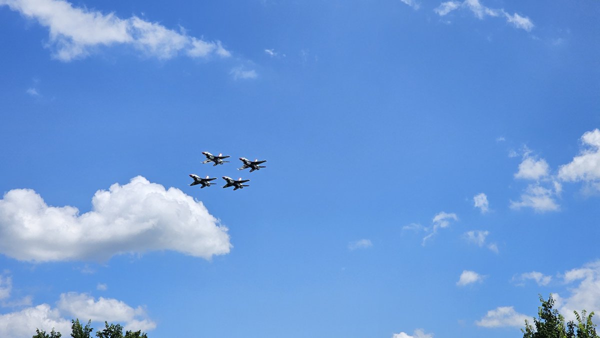 CJs_Jewelers's tweet photo. Have a safe Independence Day!  Please keep all your fingers,  you might need a new ring!  #cjsjewelers #okcjeweler #oklahomajeweler #jewelrymaking #jewelryrepair #wemakejewelry #IndependenceDay #usaf #thunderbirds https://t.co/m6iE6Bh4uu