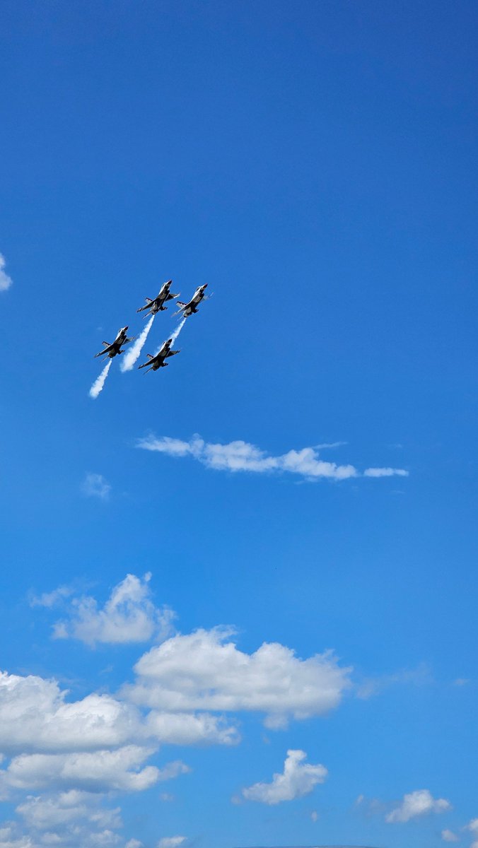 CJs_Jewelers's tweet photo. Have a safe Independence Day!  Please keep all your fingers,  you might need a new ring!  #cjsjewelers #okcjeweler #oklahomajeweler #jewelrymaking #jewelryrepair #wemakejewelry #IndependenceDay #usaf #thunderbirds https://t.co/m6iE6Bh4uu
