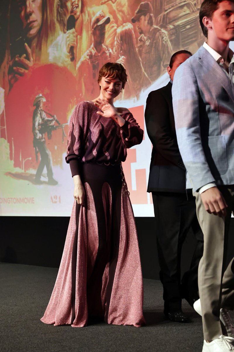 stonebrcom's tweet image. 4 HQs de Emma Stone e o elenco de 'Eddington' antes da exibição do filme no DGA Theater dia 26/06! emmastonebrasil.com/galeria/thumbn…