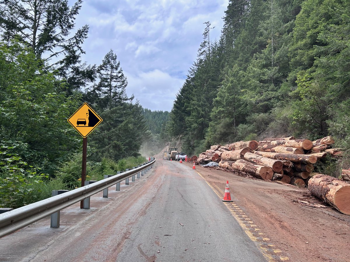 CaltransDist1's tweet photo. Starting the week of July 7, crews will begin constructing a temporary lane farther from the hillside. During this period, drivers should prepare for longer weekday delays and plan trips accordingly. Updates at https://t.co/kXIUX7RRHo.
#Route36 #HumboldtCounty @CaltransHQ https://t.co/krcdKEhgE5