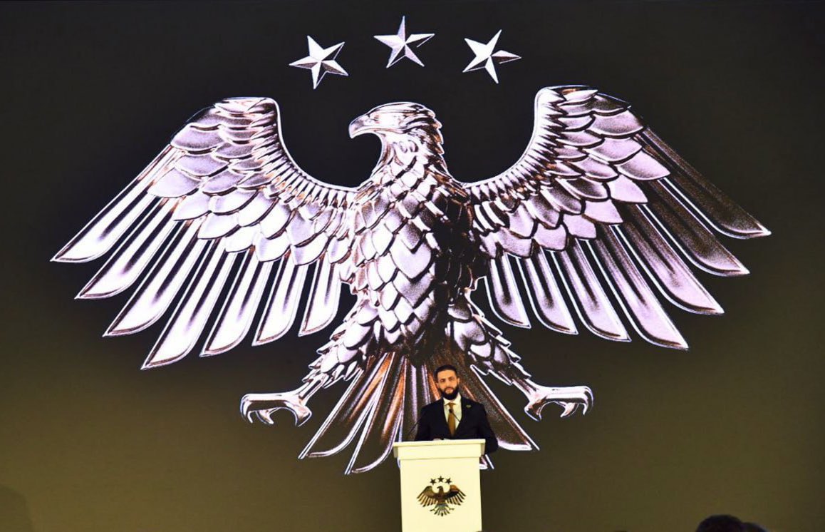 الخيلُ تبدأ مِن دمشقَ مسارَها
و تُشَدُّ للفتحِ الكبيرِ رِكابُ!
#الهوية_البصرية_الجديدة