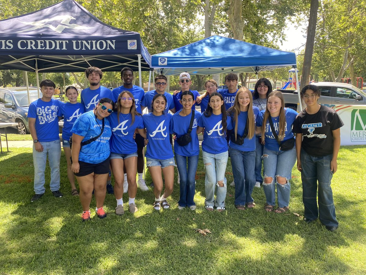 Shoutout to these AHS Leadership students for helping set up Ralston Park today for the 4th of July celebration tomorrow!! 

#WeAreAtwater🟦⬜️