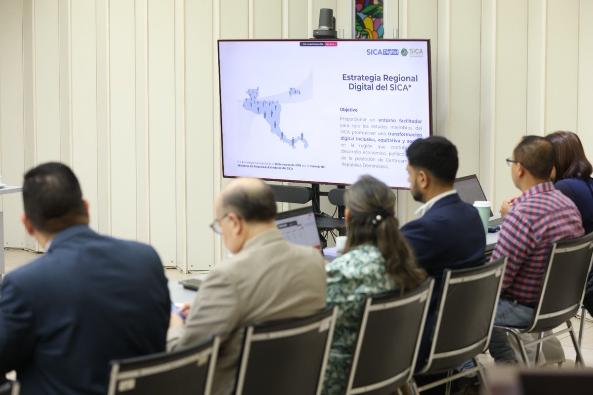 sg_sica's tweet photo. Participamos en la 26.ª Reunión Ordinaria del Consejo Centroamericano y República Dominicana de Agua Potable y Saneamiento (CONCARD-APS), liderada por el Ministerio de Salud Pública y Asistencia Social de Guatemala @MinSaludGuate, y en su calidad de @pptsica del Foro Centroamericano y República Dominicana de Agua Potable y Saneamiento (FOCARD-APS).

En este espacio se destacaron las acciones estratégicas impulsadas en el marco de la agenda regional en torno al acceso al agua y saneamiento, las cuales han permitido avanzar en iniciativas concretas que promueven el desarrollo sostenible de nuestra #RegiónSICA. 

#AguaPotableSaneamiento #IntegraciónRegional