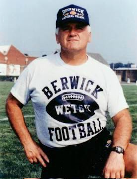 MikeViti's tweet image. George Curry. My high school HC was a legend & while I knew it, I didn’t understand it. I miss him & owe him the world:
- 6x State Champ
- 3x USA Today National Champ
- 9 undefeated seasons
- Leader, loyal & virtue driven man
- Why I went to West Point
- Why I became a coach