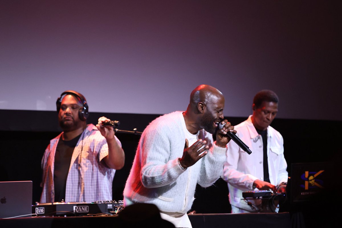 englewoodelaine's tweet photo. “The Sixth Borough” looks at origins of Long Island NY #hiphop &amp; highlights rappers either born in or who came out of the area #DeLaSoul #CraigMack #ChuckD @thegodrakim #PublicEnemy @methodman @FlavorFlav #LongIsland https://t.co/bXIpIldoyn #HipHopMusic #hiphopheads @Tribeca https://t.co/4feoqfRZSu