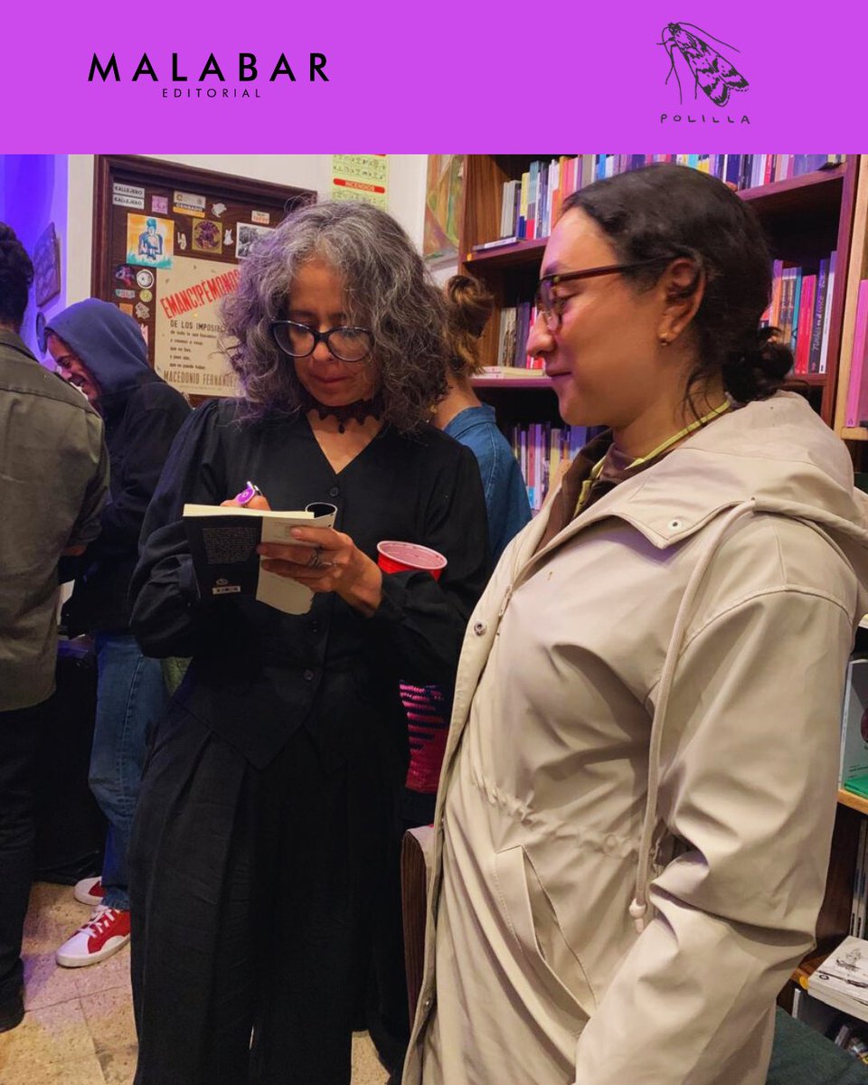 El viernes disfrutamos la hospitalidad de <a href="/polillalibreria/">polilla librería🪰</a>
para presentar el libro de <a href="/bibianacama/">bibiana</a> 🦇
Muchas gracias a <a href="/Lola_Tusitala/">Lola Ancira</a> por su lectura, y a todos los que nos acompañaron a pesar de la lluvia ⛈️