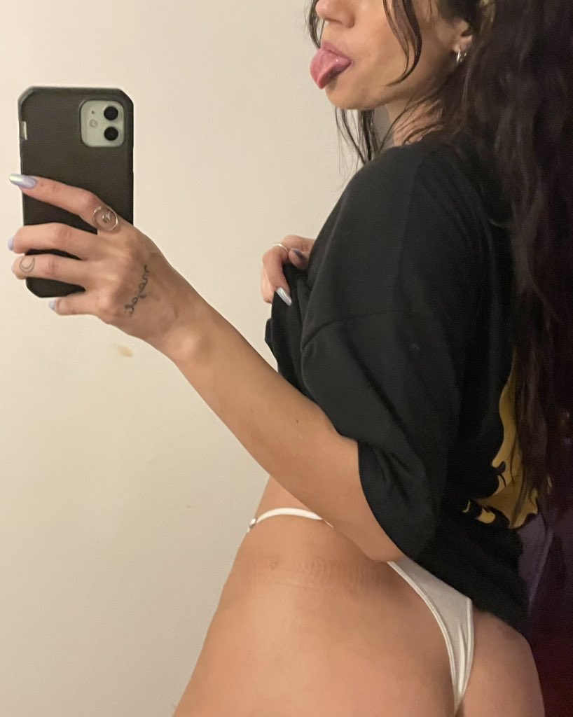 sophie_val's tweet photo. Just a taste… the rest is waiting for you in my free subscription 😈💎 https://t.co/3mO2fcUGbU
