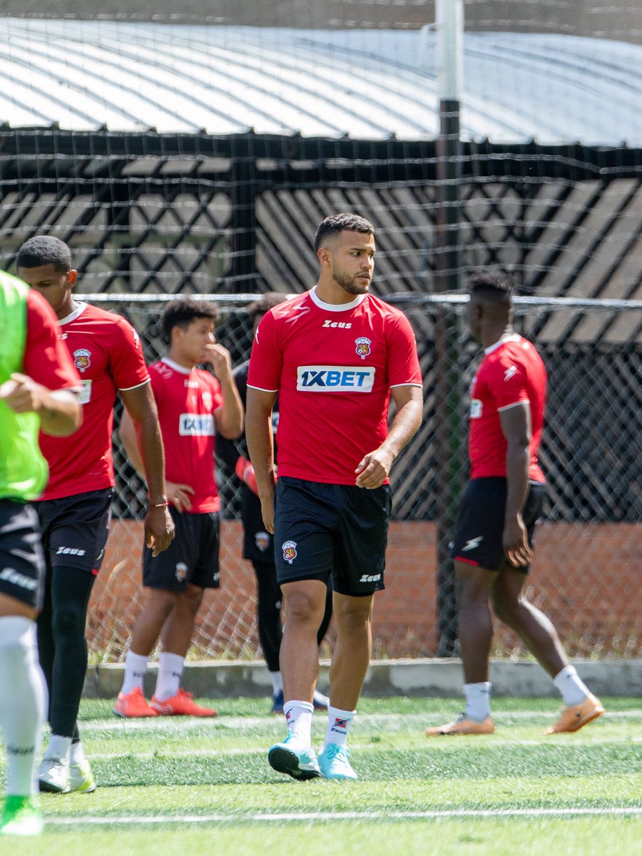 ¿No sienten que hace falta alguien que vaya a entrevistar jugadores y le hagan las preguntas que los aficionados queremos saber?

El caso Quintero de <a href="/DvoTachira/">Deportivo Táchira FC</a> a <a href="/Caracas_FC/">Caracas Fútbol Club</a>.

“Hola Jesús. ¿Cómo se va de un rival a otro?

“¿De qué equipo eres realmente?”

“¿Crees que en Tachira