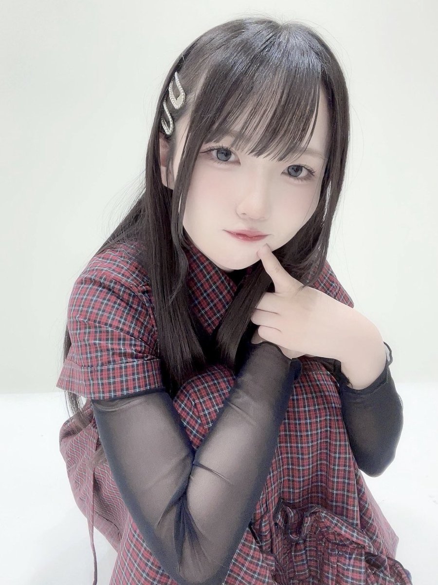 7IEVzqxufGyWnyu's tweet photo. 拡散希望企画　19日目❗️
7月26日（土）に新グループ［ soloud ］のメンバーとしてデビューすることになりました羽瀬　水伶（はせ　みれい）さんが、Xのフォロワー4000人を、目指していて、画像ツイ300を目標にしているので、よろしくお願いします🙇🏻‍♂️
#soloud #ソラウド
#羽瀬水伶
#拡散希望 https://t.co/FKdGBlgXfJ