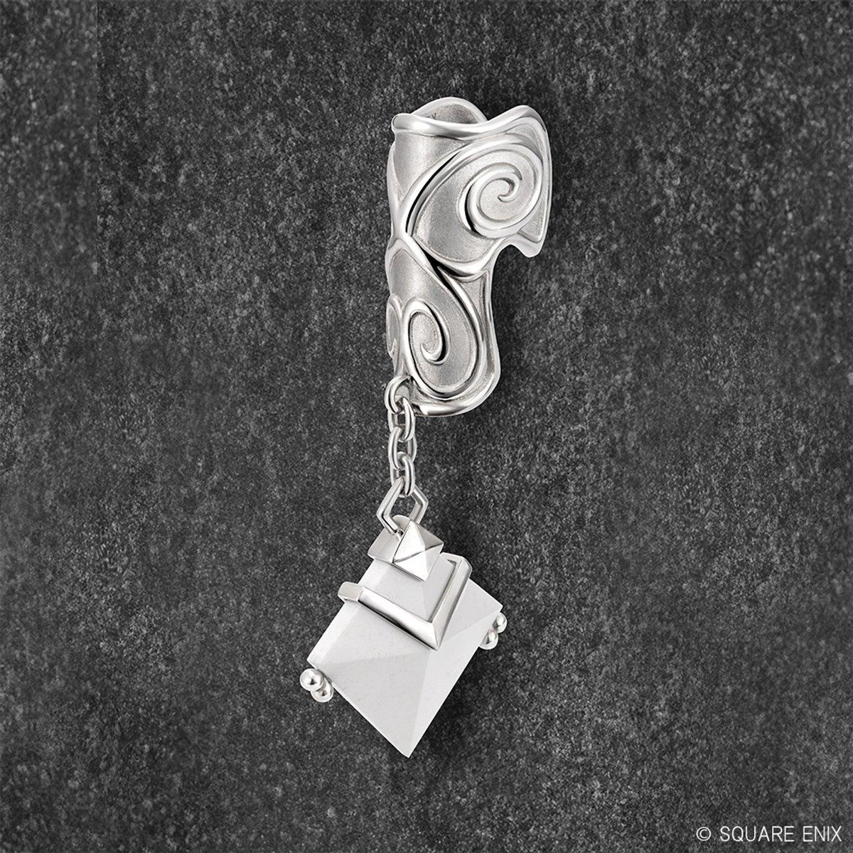 SQEX_MD_NA's tweet image. A faithful recreation of the silver ear cuffs worn by Alphinaud and Alisaie from @FF_XIV_EN! Embossed with intricate embellishments, this exquisite accessory can be worn on either ear.
Pre-Order Here:
sqex.link/trhf