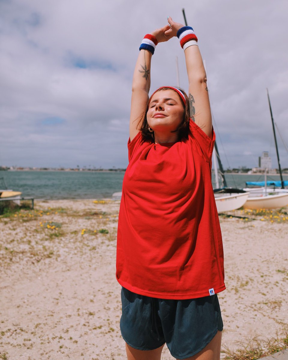 Fresh air, bold color, and full freedom to move. 🚩☁️💙
This is what comfort looks like.