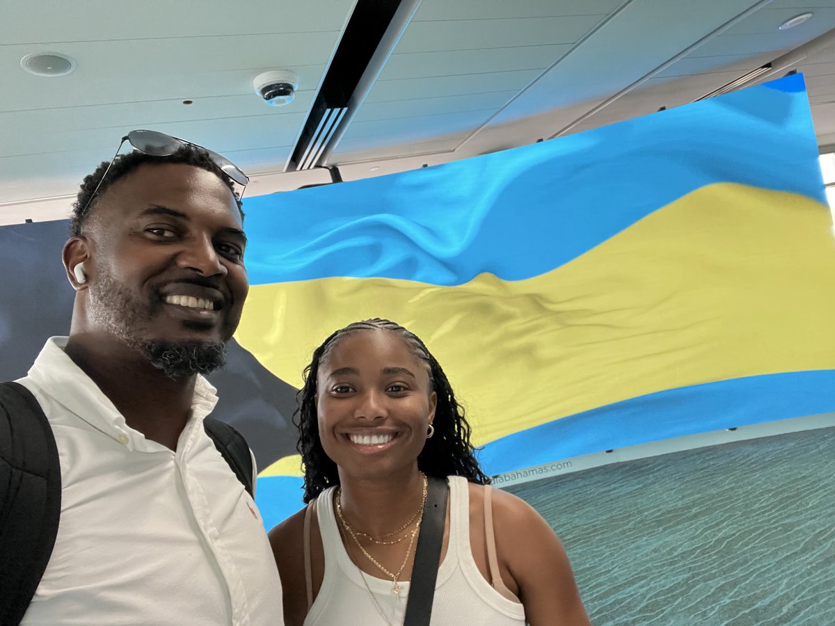 Passports stamped!!! Time to party with our Bahamian brothers and sisters!!!
#GradTrip