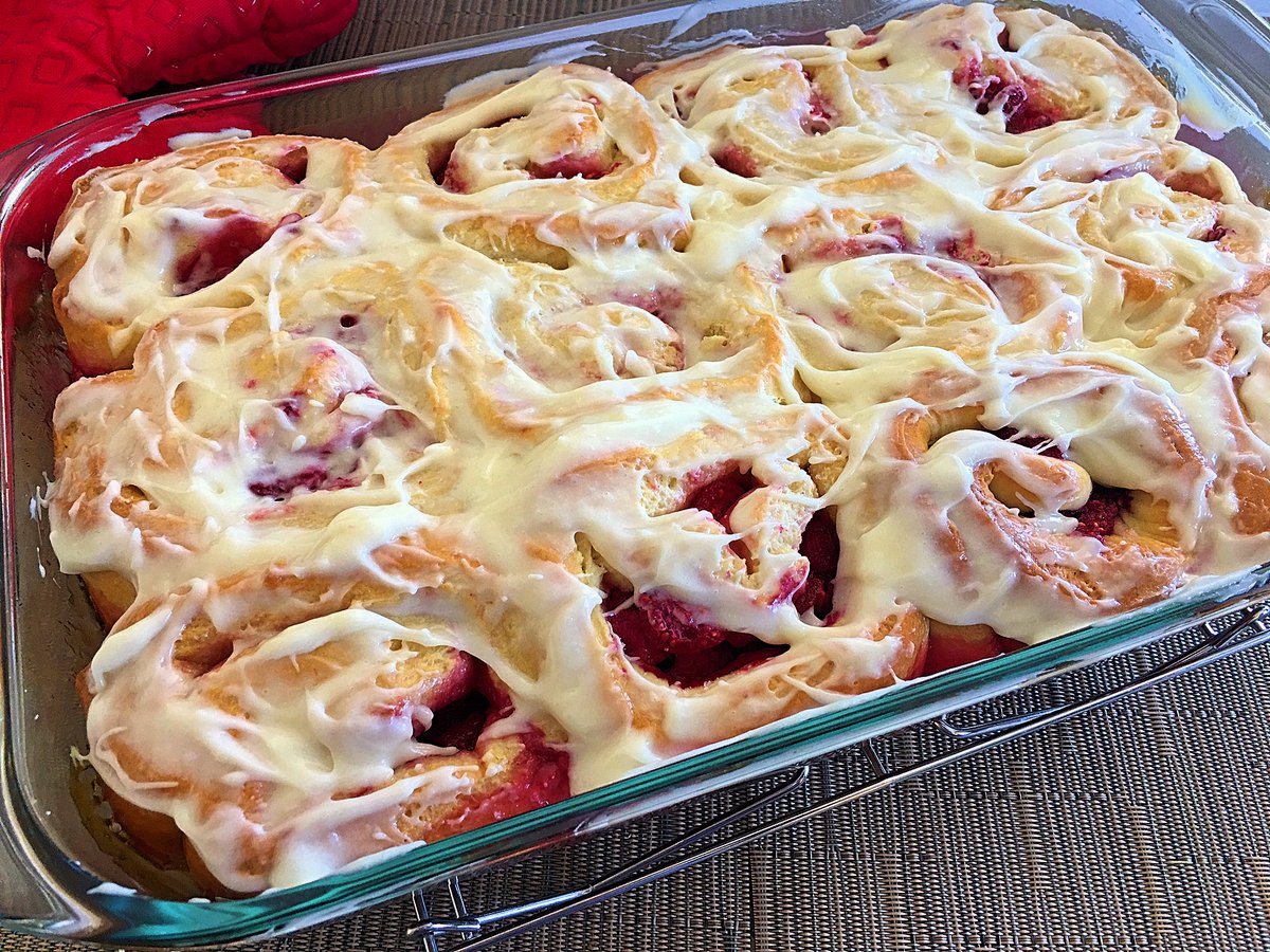 clubfoody1's tweet image. Today is National #RaspberryDay
Raspberry Cream Cheese Rolls... amazing! 😍
(check out my next post👆 &amp;amp; the previous ones 👇 for more raspberry recipes)

#YouTube 📽️: youtu.be/IYtOCQh6Iss
#RECIPE ➡️: clubfoody.com/cf-recipes/ras…

@EventGuideToday @DiningGuide2Day #RecipeOfTheDay