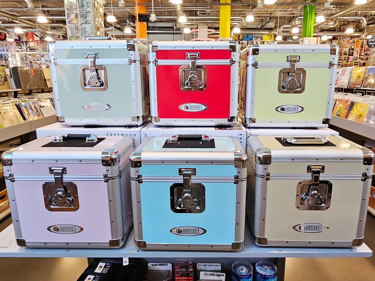 Amoeba Music (@amoebamusic) on Twitter photo Amoeba Hollywood got in these record cases in 6 cool vintage colors!
Available in Mint, Hot Rod Red, Pink, Beige, Yellow & Blue, these flight cases from <a href="/Odyssey_Gear/">Odyssey Gear</a> hold 70 LPs and 12" vinyl records in a fully foam-lined interior compartment to keep them safe. Amoeba Hollywood got in these record cases in 6 cool vintage colors!
Available in Mint, Hot Rod Red, Pink, Beige, Yellow & Blue, these flight cases from <a href="/Odyssey_Gear/">Odyssey Gear</a> hold 70 LPs and 12" vinyl records in a fully foam-lined interior compartment to keep them safe.