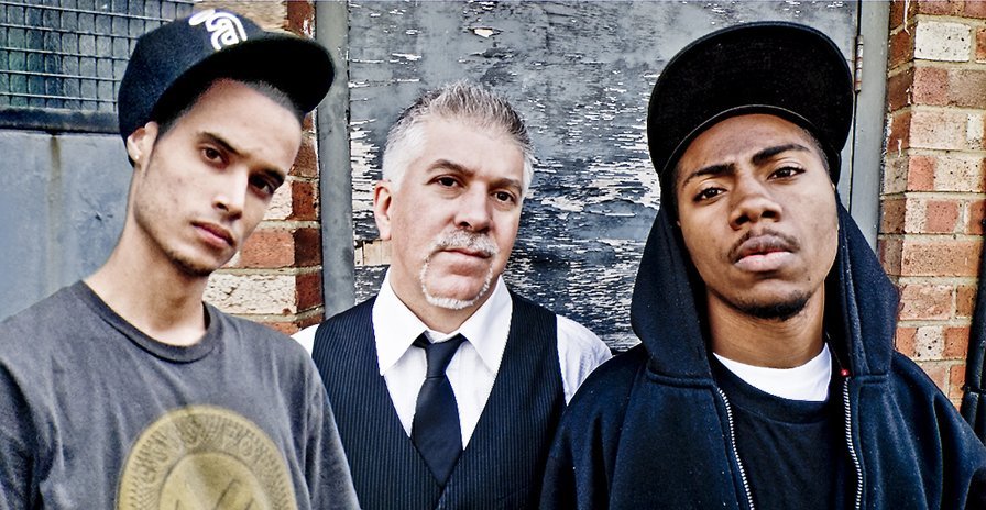 CapitalJazzClub's tweet photo. #NowPlaying, 'Black Magic', off the #VoodooFunkProject's *#US3 Presents: Deep In The Cut*. (2005). The #CapitalJazzClub984, with #JacobAsiyo & @KaimaMwiti.
Julian Crampton: Bass
Mike Gorman: Piano
Ed Jones: Saxophones
Geoff Wilkinson: Drums, Patches, Composer. https://t.co/ayLJX4HW76
