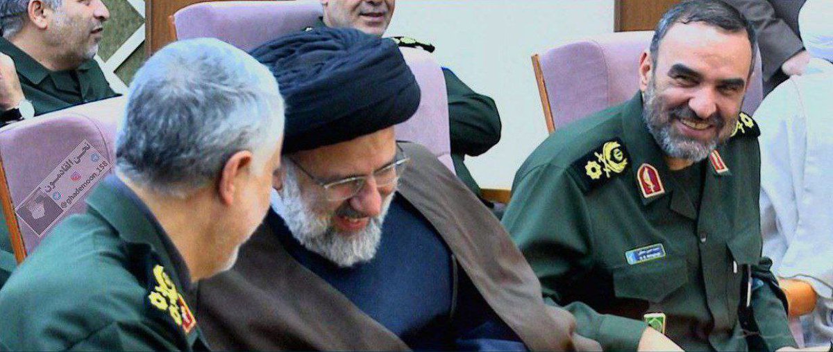 آه از آن رفتگان بی‌ برگشت...

تصویر منتشرنشده از؛
سرلشکر شهید حاج حســن محقـقی
آیت‌اللّٰه شهید سید ابراهیم رئیـسـی
سپهـبـد شهید حاج قـاســم سلیمانی