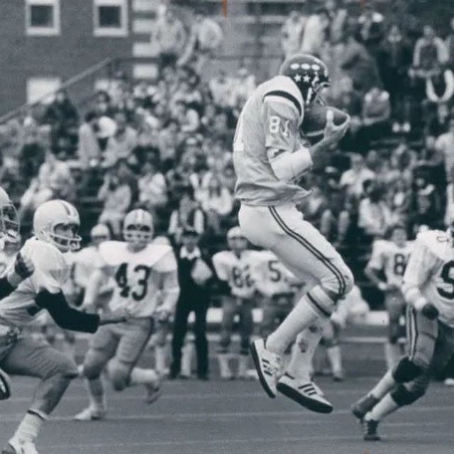 Throwback Thursday: 

Throwback to 1981 when Hopkins took on Western Maryland. Wide Receiver, Bill Stromberg, set the all time Division 2 and Division 3 receiving record. He would then go onto be inducted into the Hall of Fame Class of 2004. 

#PrideandPoise