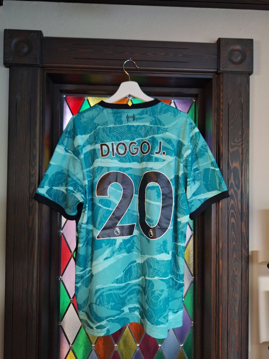 Descanca em paz, querido Diogo Jota. Obrigado por tantas memorias extraordiniárias e por teres dado tento de ti. O teu canto - tal como a tua memoria - viverá para sempré. Envio as minhas mais profundas condolências para á sua familia e aos amigos. #diogojota #ynwa #kopis