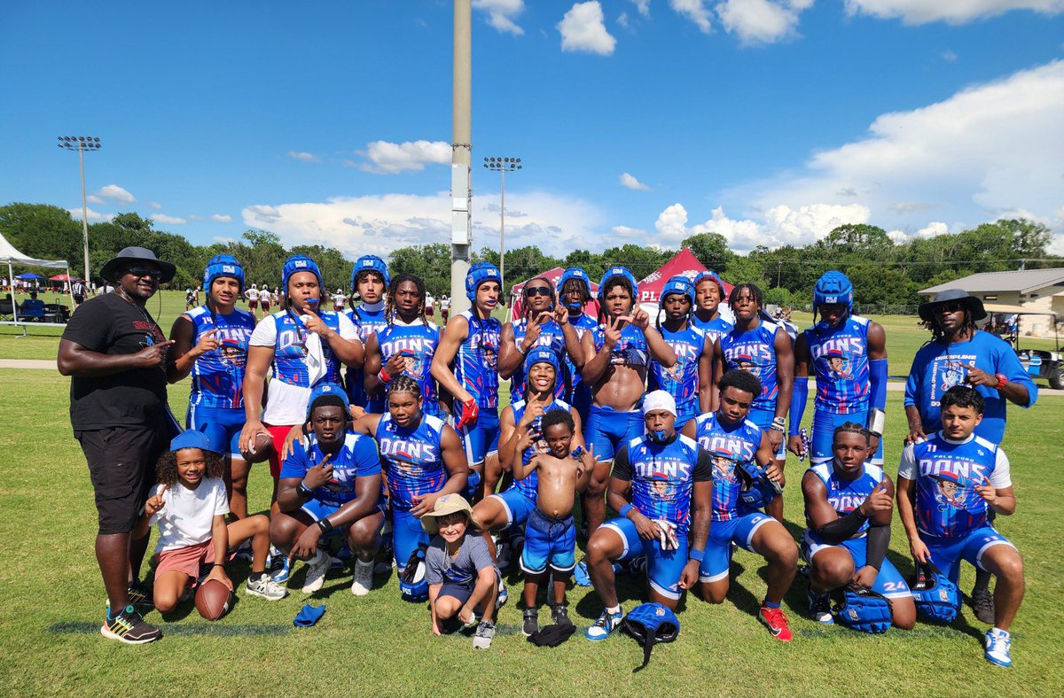 VernBlair13's tweet image. Hidden Gem 💎🦅🎰
@Eric_Mims_Sr @Dannie_Snyder52 @PaloDuroDonsFB @JVNYLFILMS @HawthorneCoach @CoachDLuke @Colbykwilliams
definition: A "hidden gem" refers to something, often a place or experience, that is exceptionally good or valuable but not widely known or popular