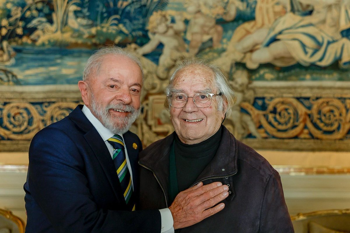 Lula (@lulaoficial) on Twitter photo Fiquei feliz em encontrar o amigo e companheiro Adolfo Perez Esquivel (<a href="/PrensaPEsquivel/">Adolfo Pérez Esquivel</a>), na tarde desta quinta (3), em Buenos Aires. Conversamos sobre os desafios que estão colocados para os defensores da democracia nesses tempos turbulentos que vivemos na geopolítica Fiquei feliz em encontrar o amigo e companheiro Adolfo Perez Esquivel (<a href="/PrensaPEsquivel/">Adolfo Pérez Esquivel</a>), na tarde desta quinta (3), em Buenos Aires. Conversamos sobre os desafios que estão colocados para os defensores da democracia nesses tempos turbulentos que vivemos na geopolítica