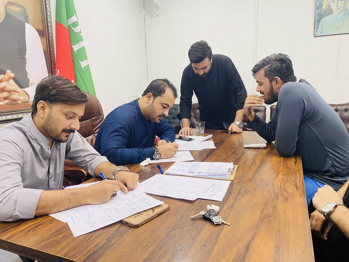 WaleedHash90's tweet image. انصاف یوتھ ونگ کراچی ریجن ضلعی تنظیم سازی
انصاف یوتھ ونگ کراچی ریجن کی ضلعی سطح پر تنظیم سازی کے دوسرے مرحلے میں دوسرے دن ضلع ویسٹ اور سینٹرل کے امیدواروں کے انٹرویوز کیئے گئے