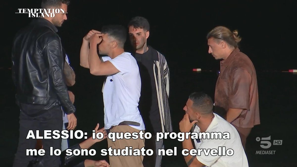 hey_threshold's tweet photo. che imbarazzo!  🥶

#temptationisland https://t.co/yyET59fm59