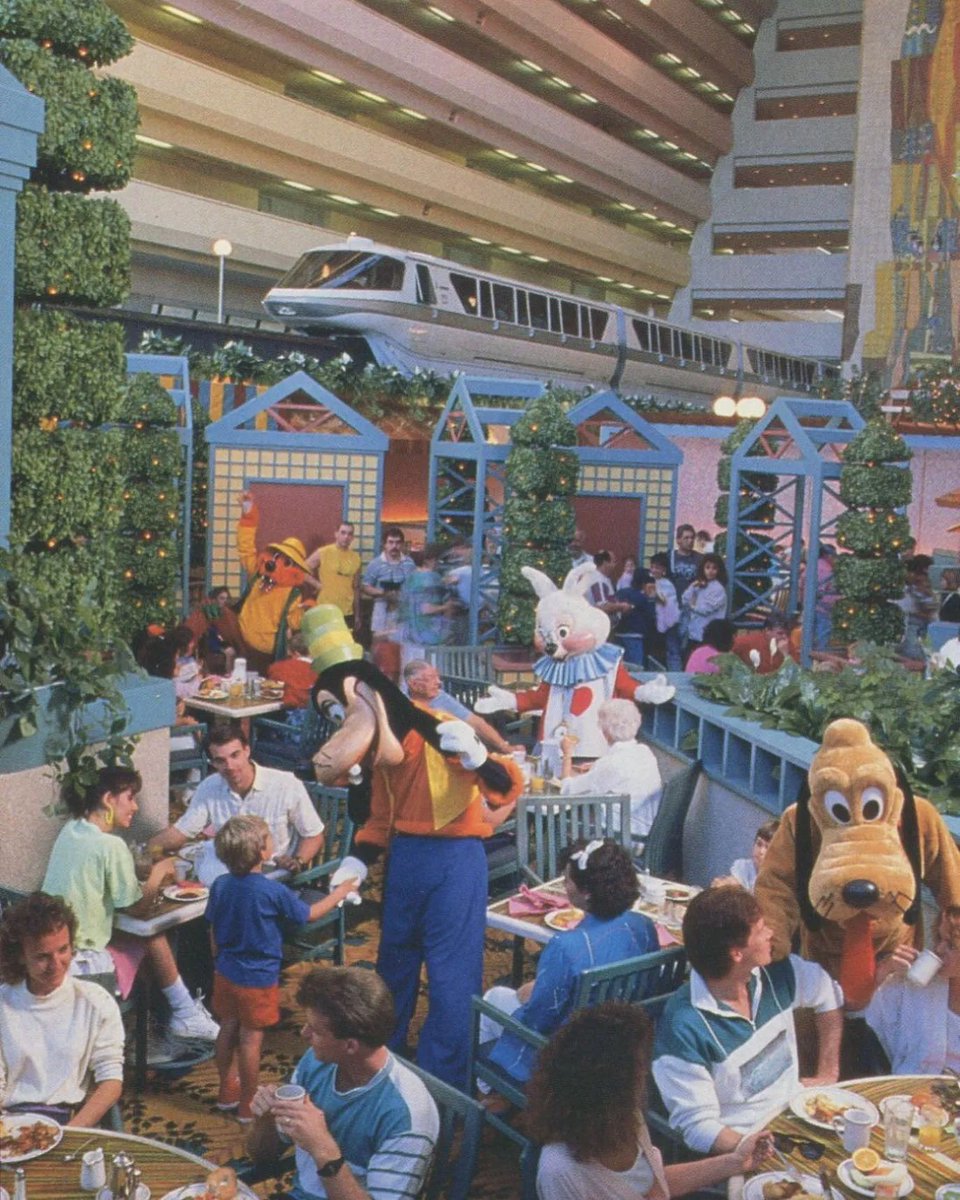 HistoryAtDisney's tweet image. Goofy, Pluto, and friends as seen at the Contemporary Cafe at Disney’s Contemporary Resort.
During this time in the resorts history, the Contemporary Cafe hosted Character Dining during breakfast and dinner buffets.
Chef Mickeys was not located at the resort at this time.