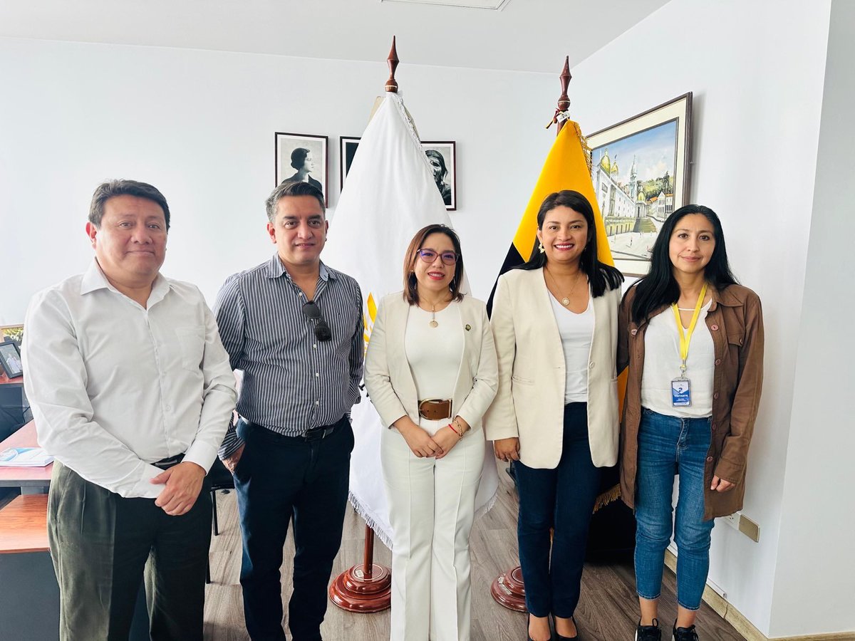 Mantuvimos una reunión de trabajo con el colectivo <a href="/Reaccion_Ec/">Colectivo Reacción Ecuador</a> para escuchar sus propuestas e identificar las urgencias que enfrenta el sistema de salud en el país. Coincidimos en la necesidad de respuestas reales e inmediatas para fortalecer un sistema que ha sido abandonado en