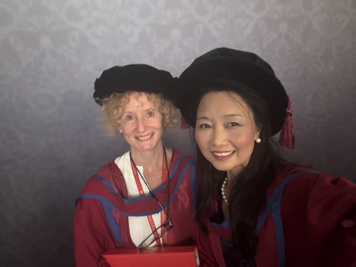 Prof KathyFan PhD, FRCSEd, FDS RCSEng, FRCS OMFS (@kathyfansurgeon) on Twitter photo Professor Jones and I did our PhDs together many years ago—so lovely that we're both now at KCL, and she's the BDS Programme Director. A full circle moment <a href="/kingsdentistry/">Dentistry, Oral & Craniofacial Sciences at King's</a> <a href="/KingsCollegeLon/">King's College London</a> <a href="/WomenSurgeonsUK/">Women in Surgery</a> Professor Jones and I did our PhDs together many years ago—so lovely that we're both now at KCL, and she's the BDS Programme Director. A full circle moment <a href="/kingsdentistry/">Dentistry, Oral & Craniofacial Sciences at King's</a> <a href="/KingsCollegeLon/">King's College London</a> <a href="/WomenSurgeonsUK/">Women in Surgery</a>