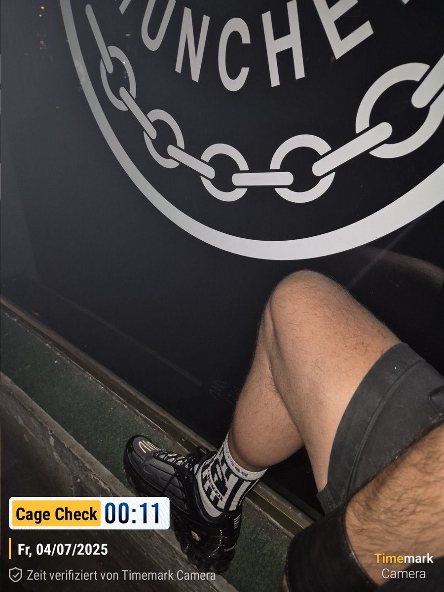Well marked again today with my Master on the road.
#slave #teamlocked #sklave #permalocked