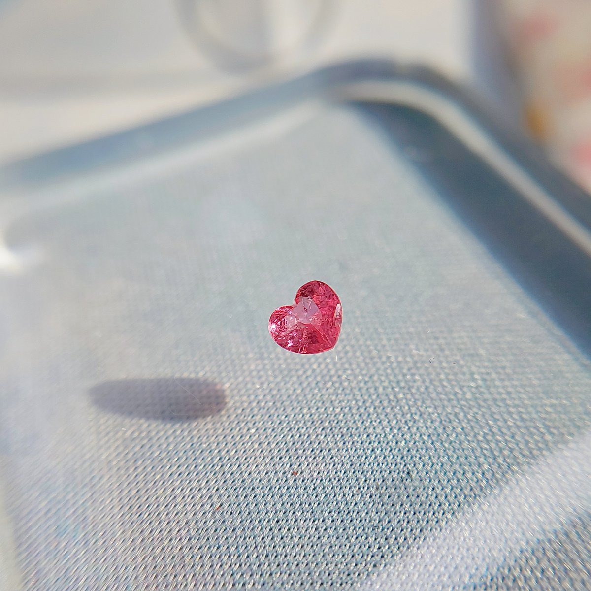 하 스피넬 뱉으려니까 아침햇살받고 크레이지어메이징천재만재미모 자랑하는데 이거 어떡하지