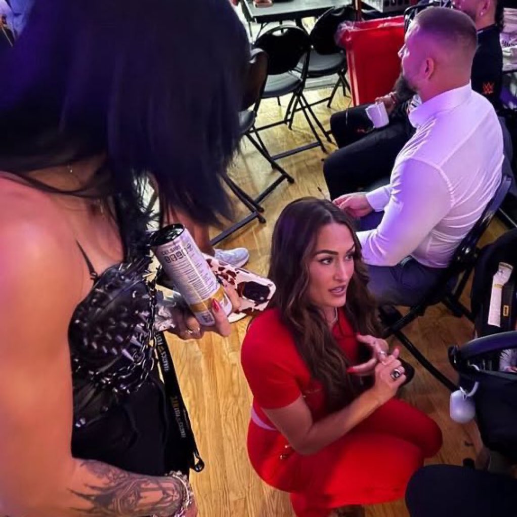 Nikki and Rhea and Jey is in the back jhea crumbs rahh
