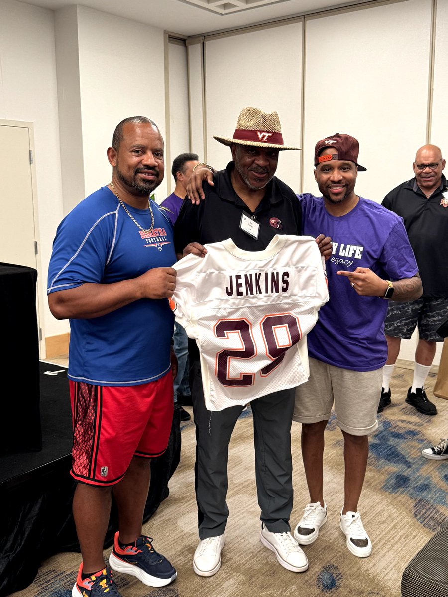 COACH WHITE/TRUE GRITT29 (@coachwhizzy) on Twitter photo 29 Representation !!!! Phil Bryant /Ellis Savage and /R. Jenkins!!! Hokie. Brotherhood Runs deep!!!! <a href="/Bluegrass504/">HokieFan</a> <a href="/HokiesFB/">Virginia Tech Football</a> <a href="/VT4L_Joe/">Joe Rogers</a> <a href="/757VTfootball/">HOKIE EDITS🏟✪</a> <a href="/HokieFan777/">HokieFan</a> <a href="/vick757/">Dwight Vick</a> 29 Representation !!!! Phil Bryant /Ellis Savage and /R. Jenkins!!! Hokie. Brotherhood Runs deep!!!! <a href="/Bluegrass504/">HokieFan</a> <a href="/HokiesFB/">Virginia Tech Football</a> <a href="/VT4L_Joe/">Joe Rogers</a> <a href="/757VTfootball/">HOKIE EDITS🏟✪</a> <a href="/HokieFan777/">HokieFan</a> <a href="/vick757/">Dwight Vick</a>