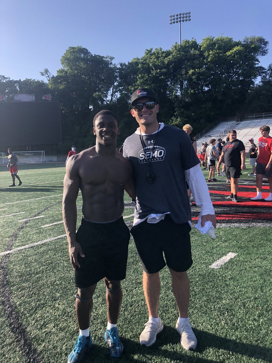 EnochAssan7's tweet image. Had a great time at Semo Today!!! Thanks @BristerCade for Coaching me!
@nealburcham_12 @CoachTribb @coachdford421 @BrierFootball