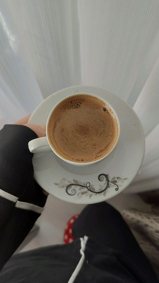 صباح الخير مني أنا شخصياً عشان يكتمل يومكم 🌝 
المهم صباحي أنتم متابعيني الحلوين🫶🏻♥️♥️