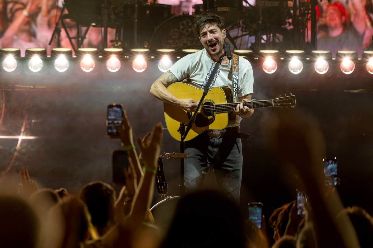 EricaPhotog's tweet image. .@MumfordAndSons performs on stage at #SPAC @livenationtoga #Saratoga