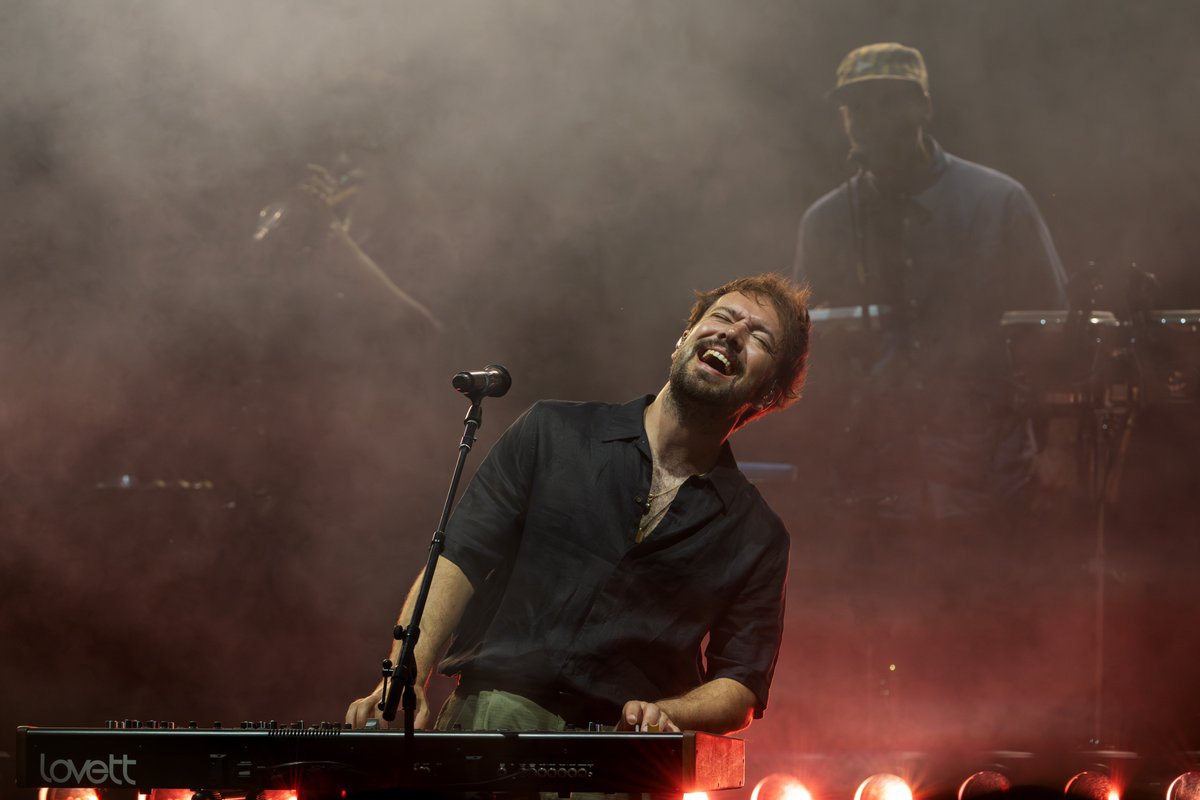 EricaPhotog's tweet image. .@MumfordAndSons performs on stage at #SPAC @livenationtoga #Saratoga